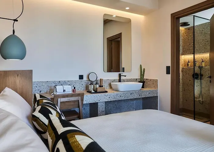 Kaptara Premium Upper Level Unit With Plunge Pool-part Of Kaptara Complex